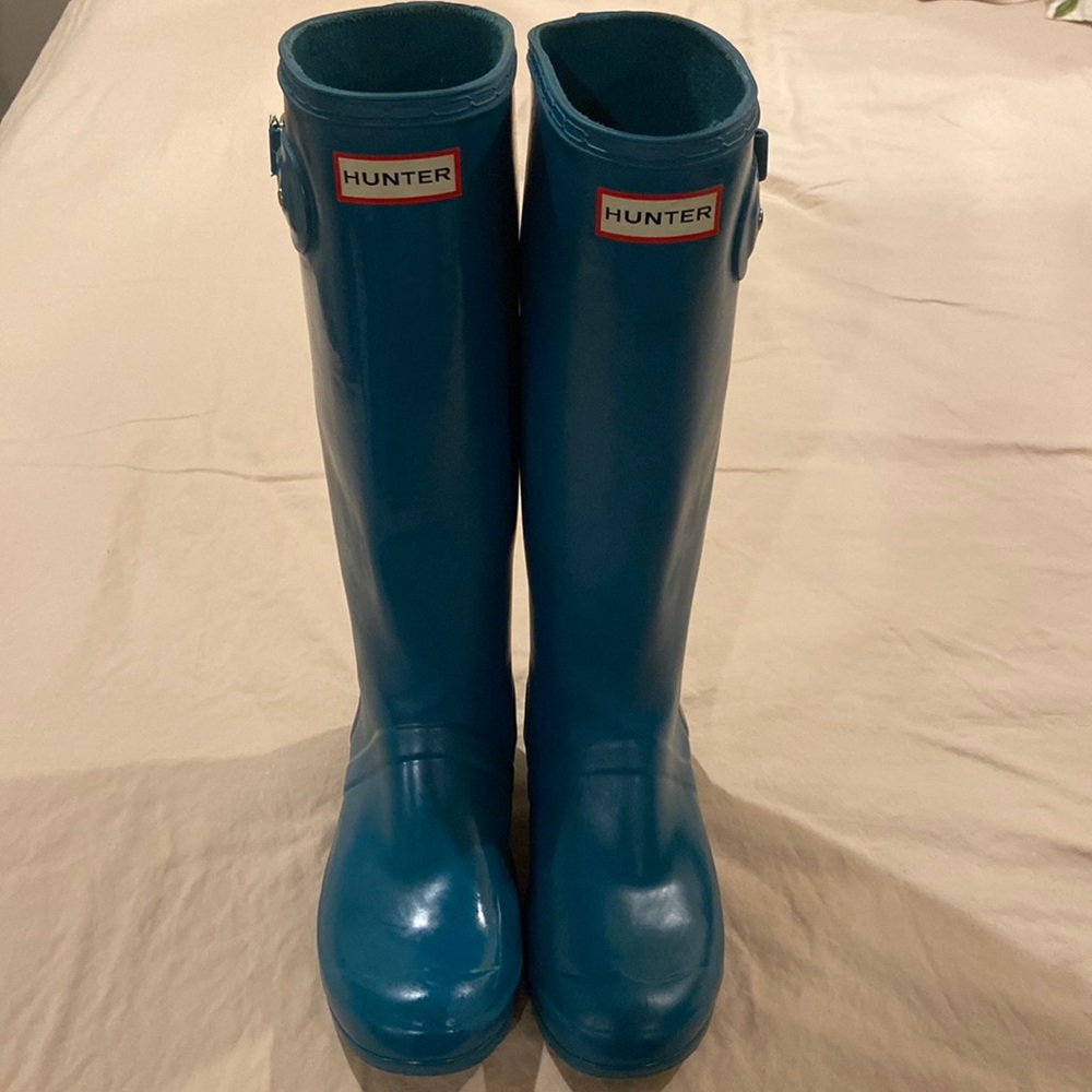 Hunter tall rain boots, size 6. Barely worn.  Awesome fun turquoise green color.